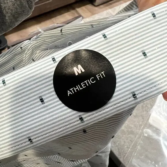 BANANA REPUBLIC Men's Athletic-Fit Dress Shirt Size M - Picture 8 of 9